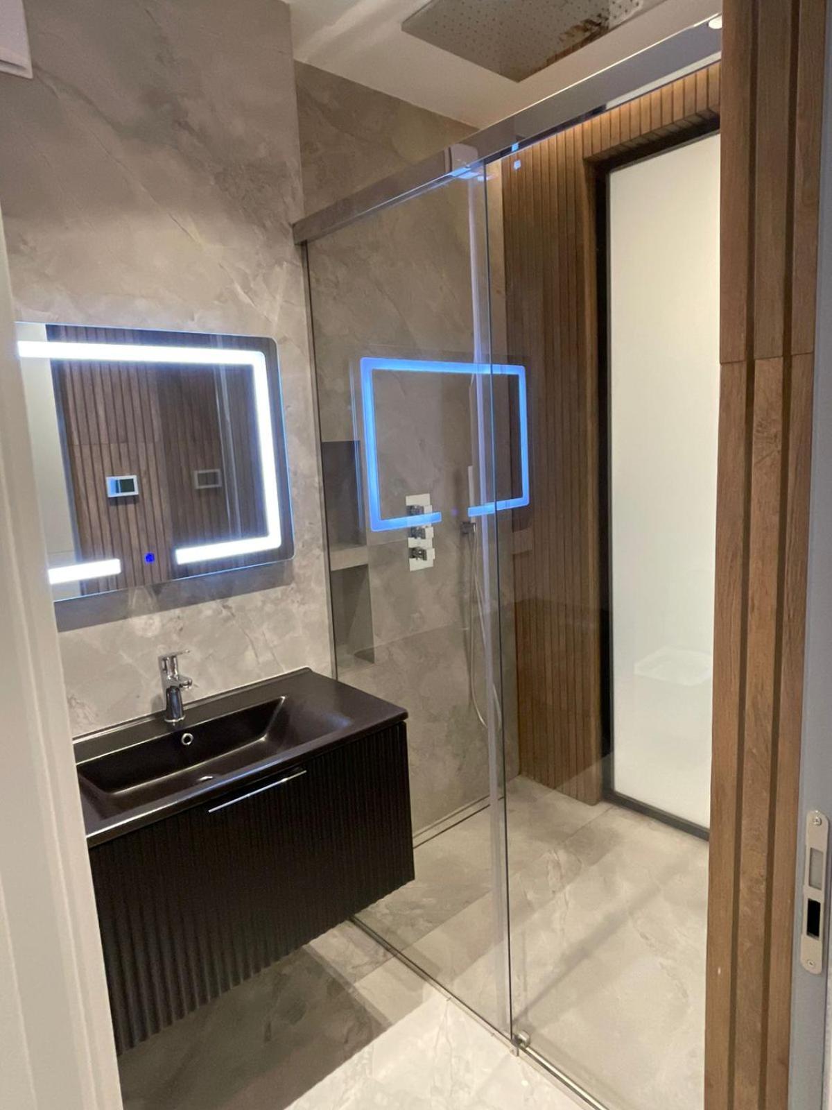 Apartment Luxury One Bedroom Tirana